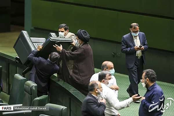 سال خبرساز مجلس پرحاشیه / از سیلی جنجالی و مخالفت با موسیقی و عینک آفتابی تا ریاکاری آقای نماینده